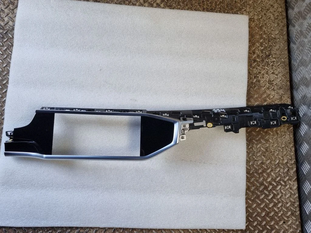 Radio/GPS head unit trim – Audi RS Q3 (2019-)