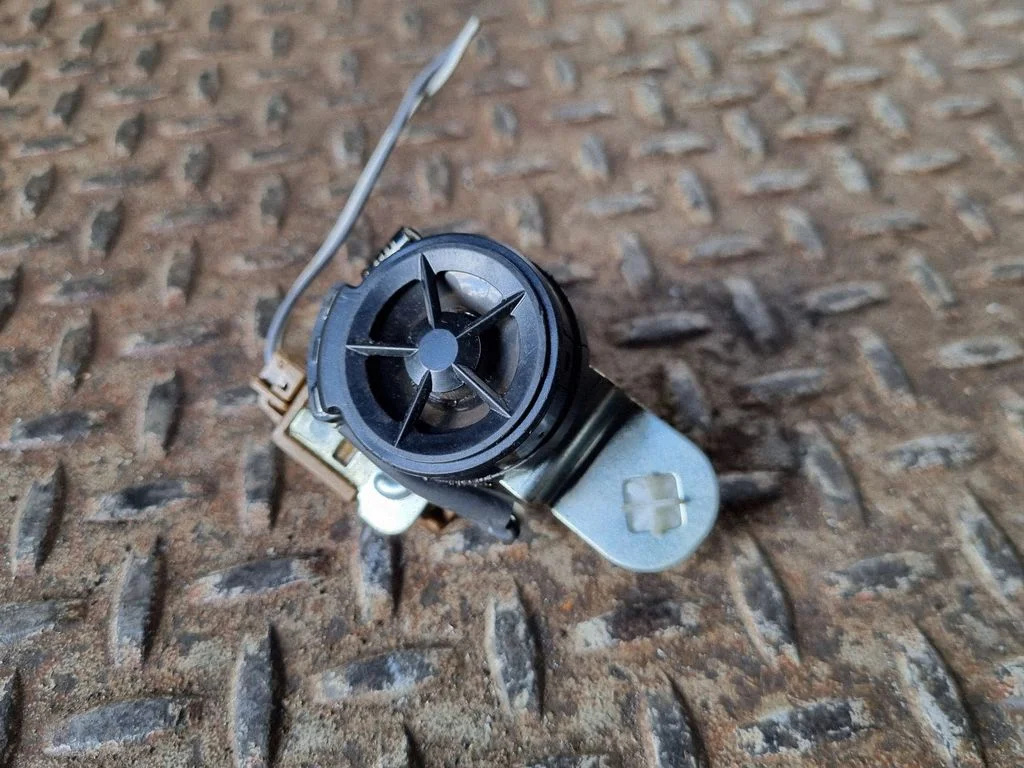 Front door high frequency speaker 281E11KA0A