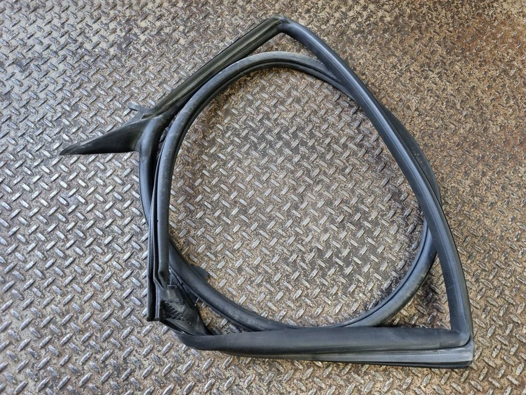 Tagaukse tihend 3G8868120