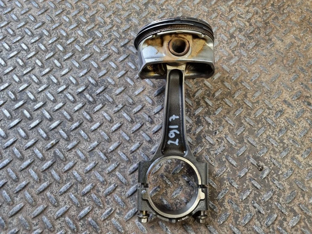 Piston with connecting rod