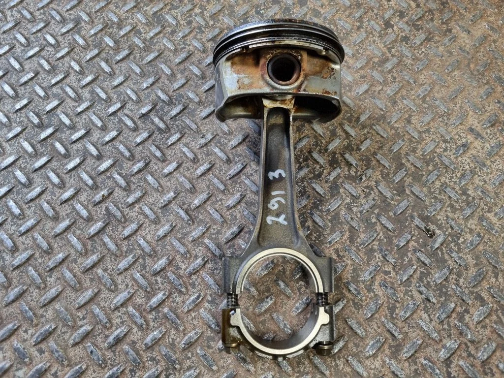 Piston with connecting rod