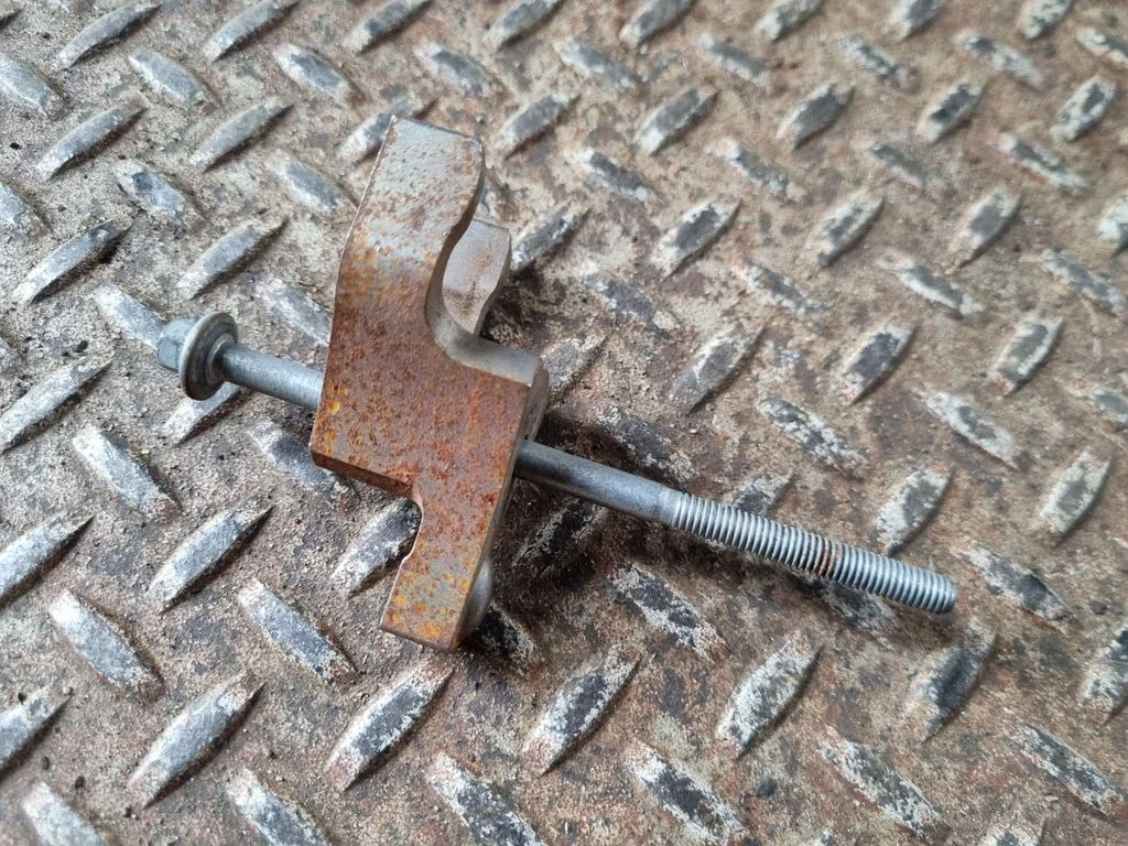 Fuel Injector clamp holder