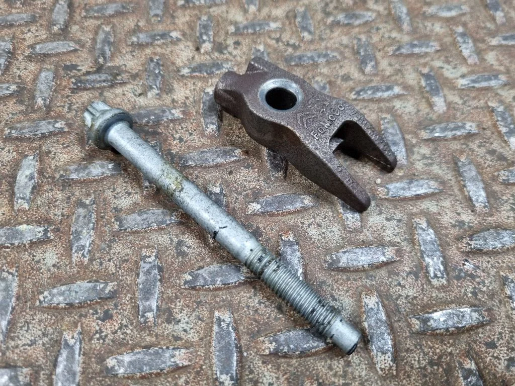 Docisk wtryskiwacza 9811760780