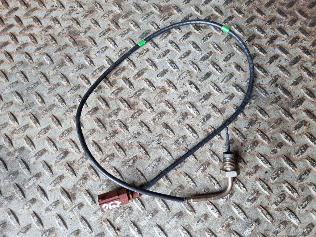 Czujnik temperatury spalin 04L906088EB