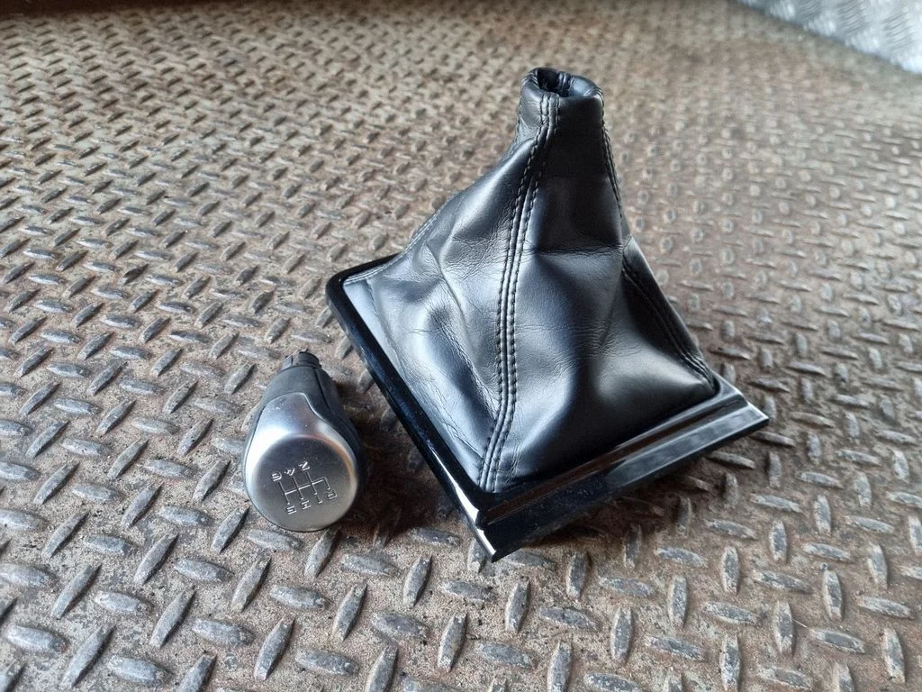 Gear lever shifter trim leather/knob GX737C455A