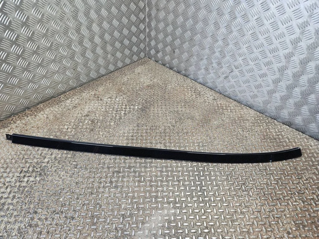 Katuse liist „molding" – vasak