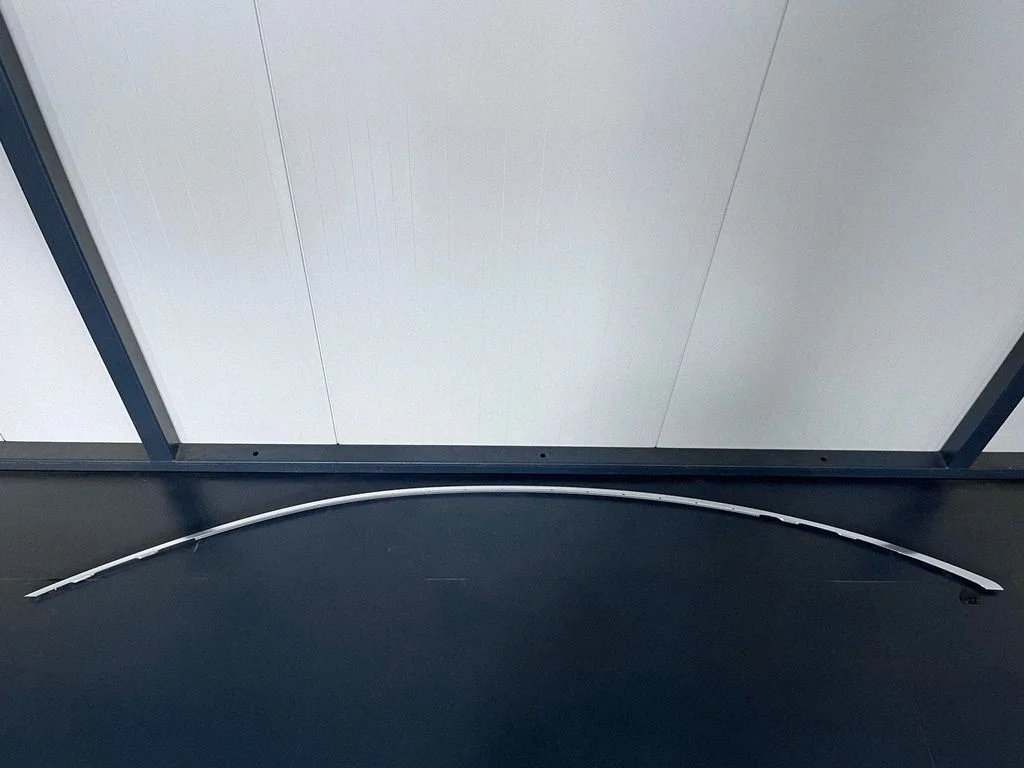 Katuse liist „molding" – Mercedes-Benz EQS V297 (2021-)
