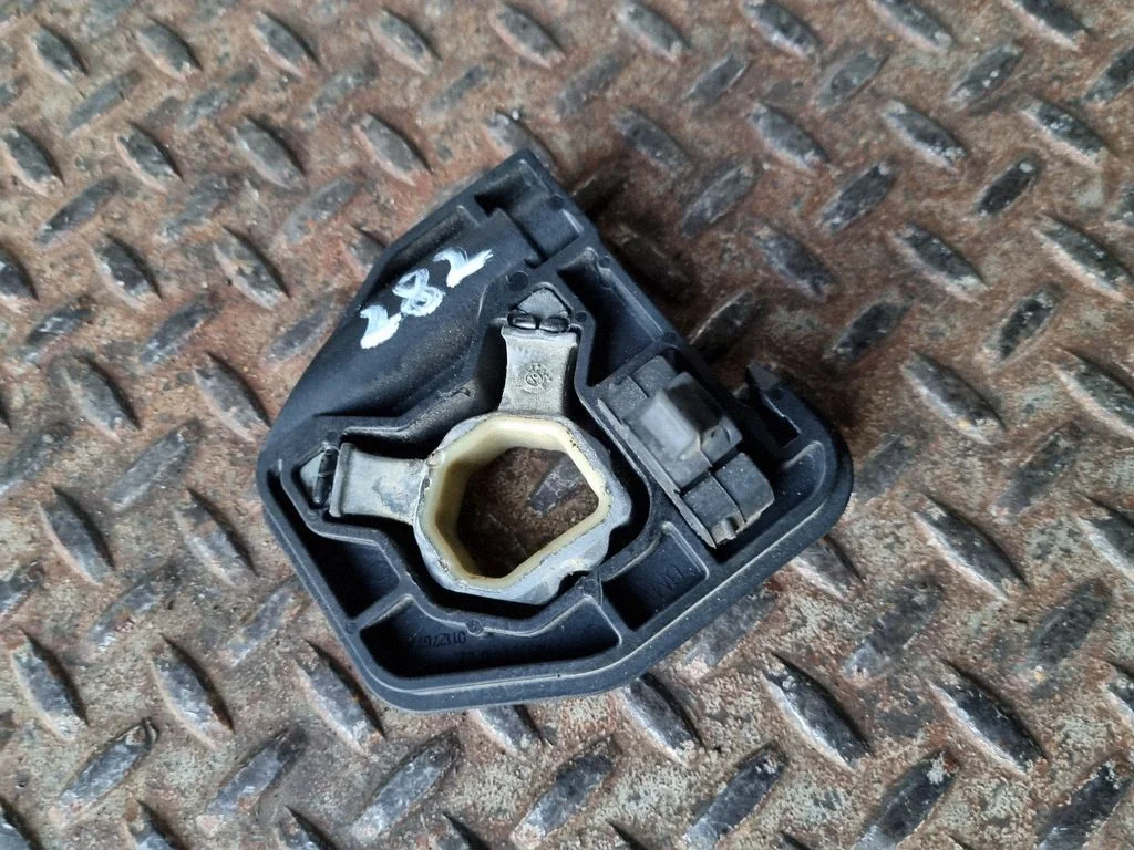 Radiator mount bracket 8620732