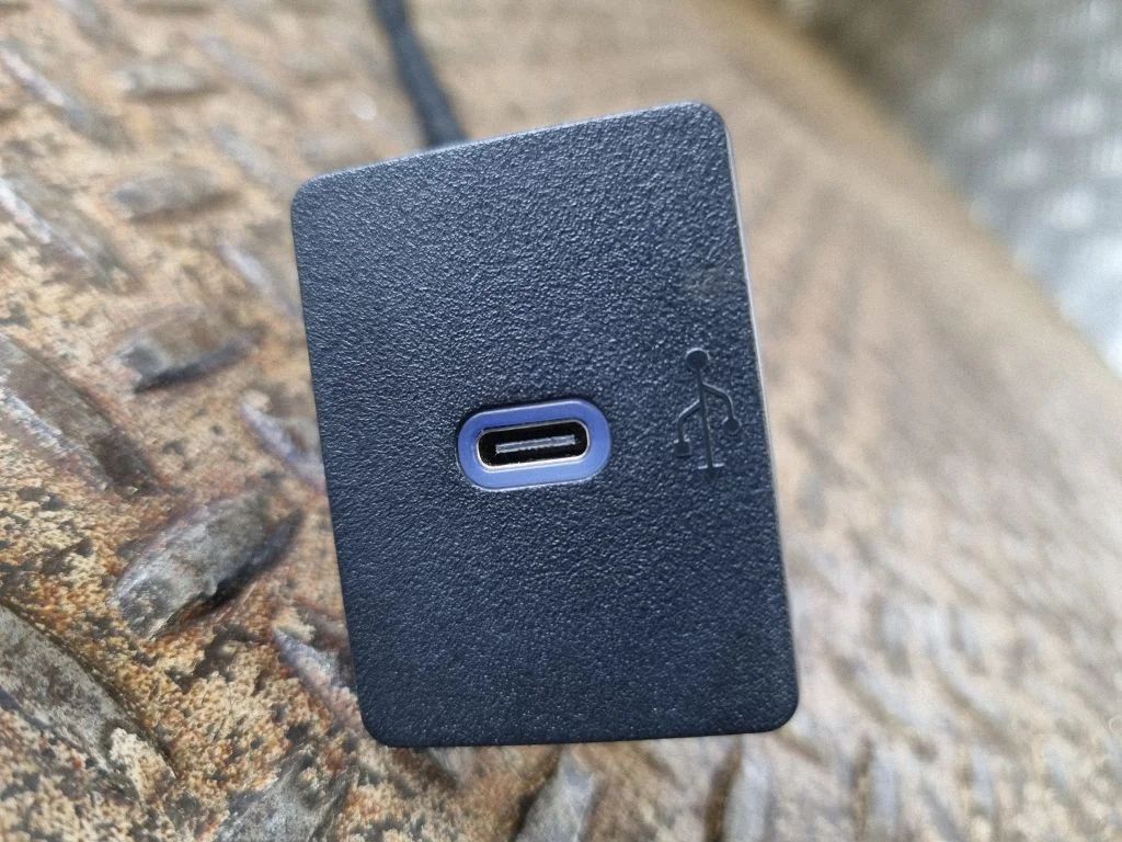 USB-pesa LJ6T14G671AB
