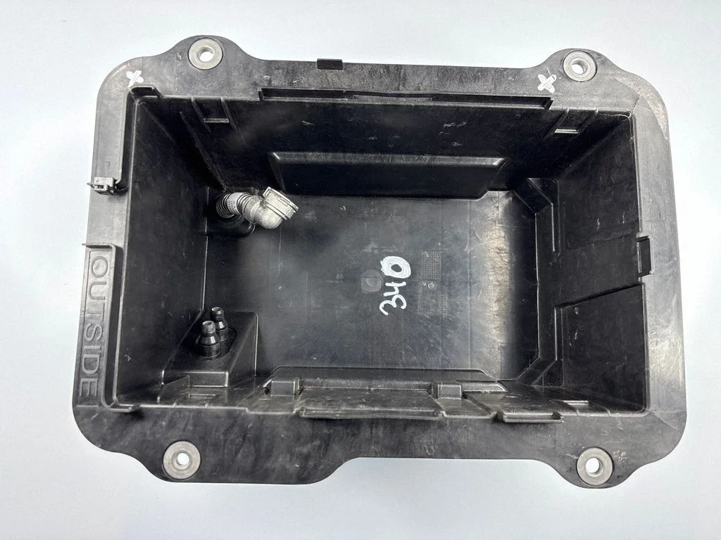 Hibrido/ elektromobilio akumuliatoriaus korpusas
