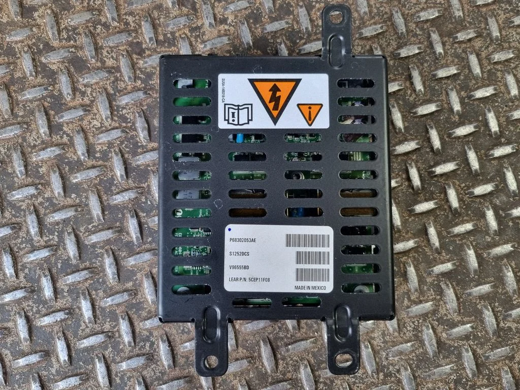 Voltage converter inverter P68302053AE