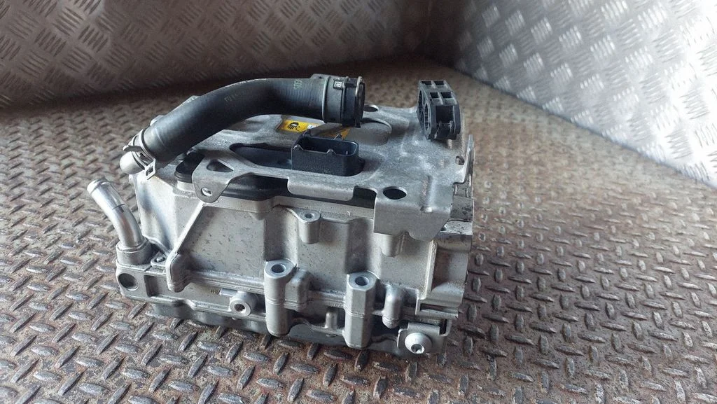 Voltage converter inverter A1779002406