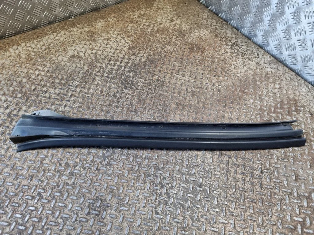 Windshield trim 15823718