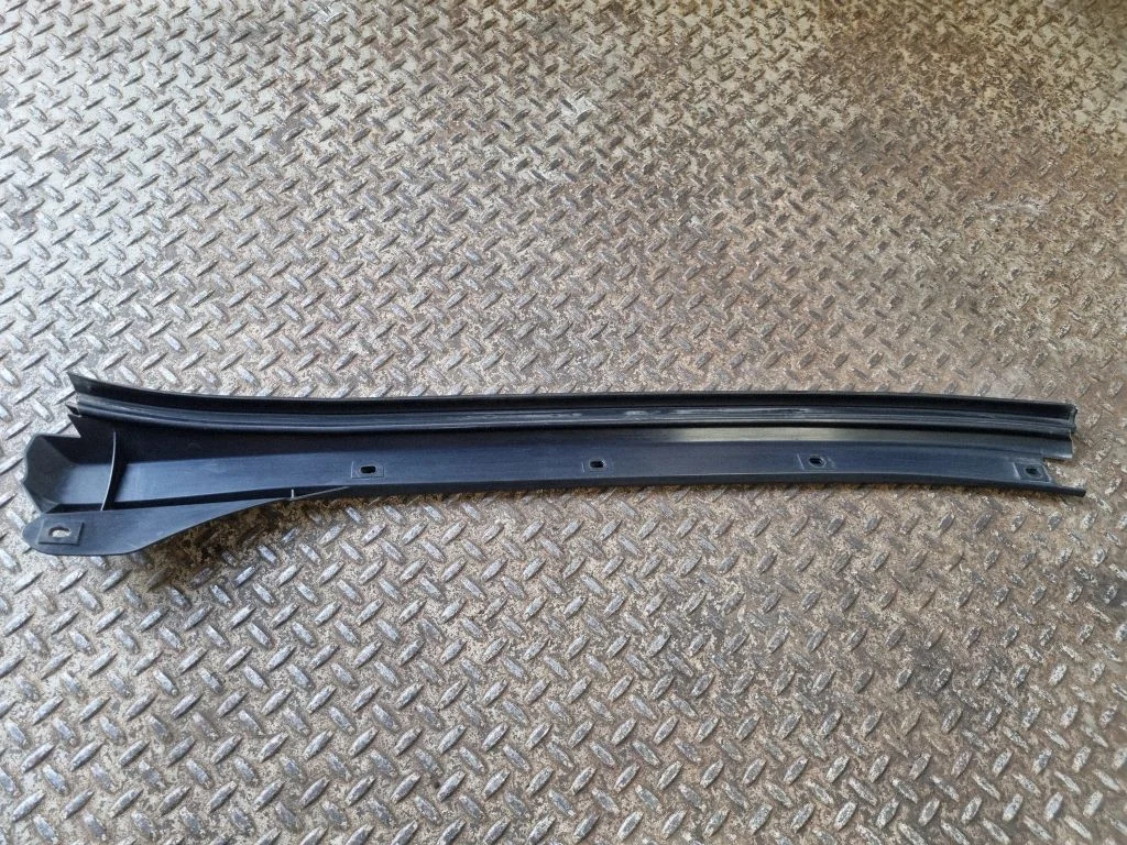 Windshield trim 15823718