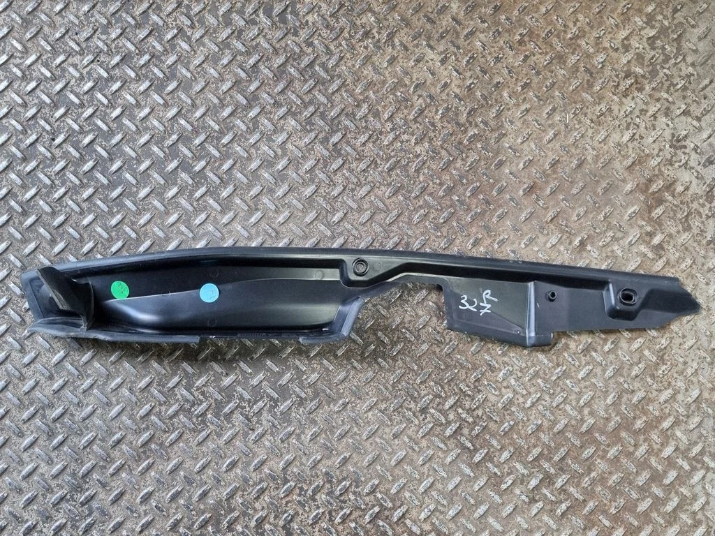 Fender end trim 7450920