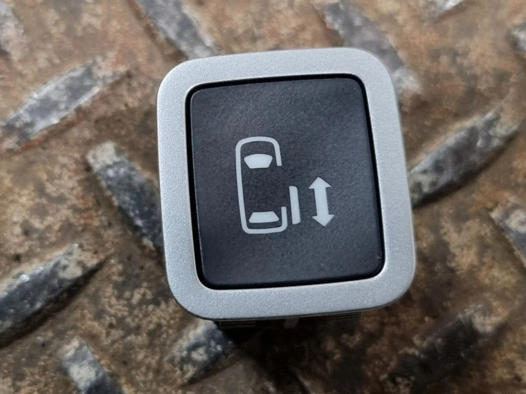 Šoninių slankiojančių durų uždarymo/ atidarymo jungtukas