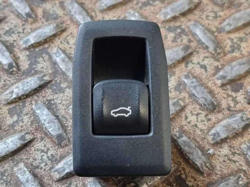 Tailgate opening switch 9327029