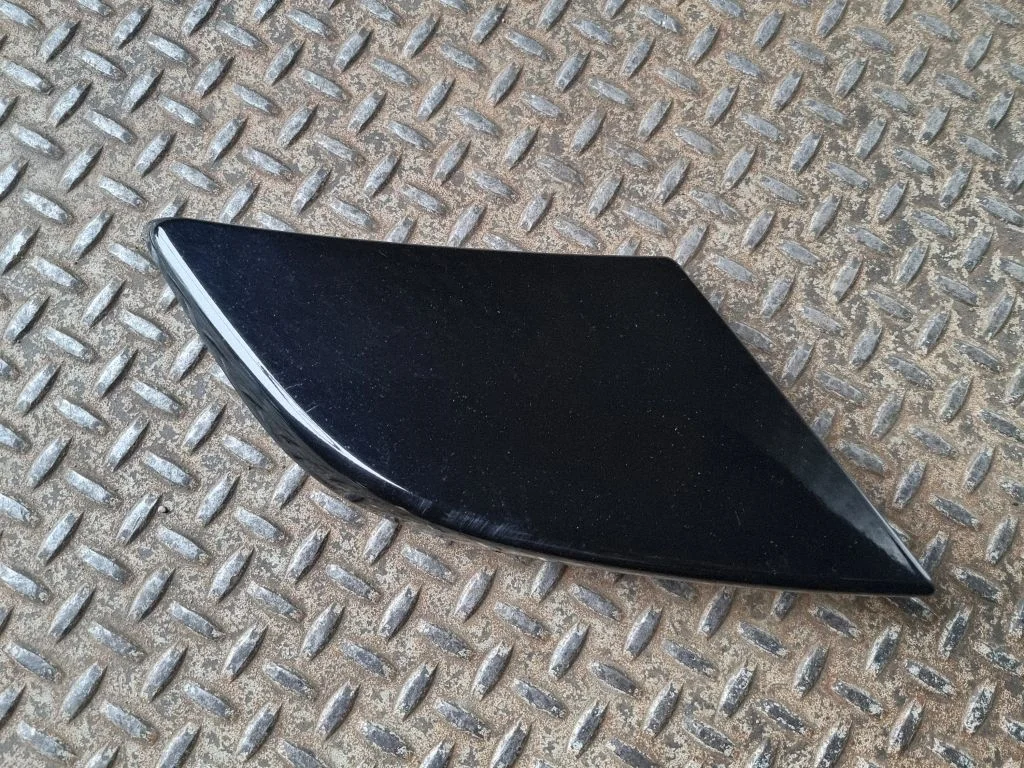 Tailgate/trunk spoiler 5NN79TRMAB