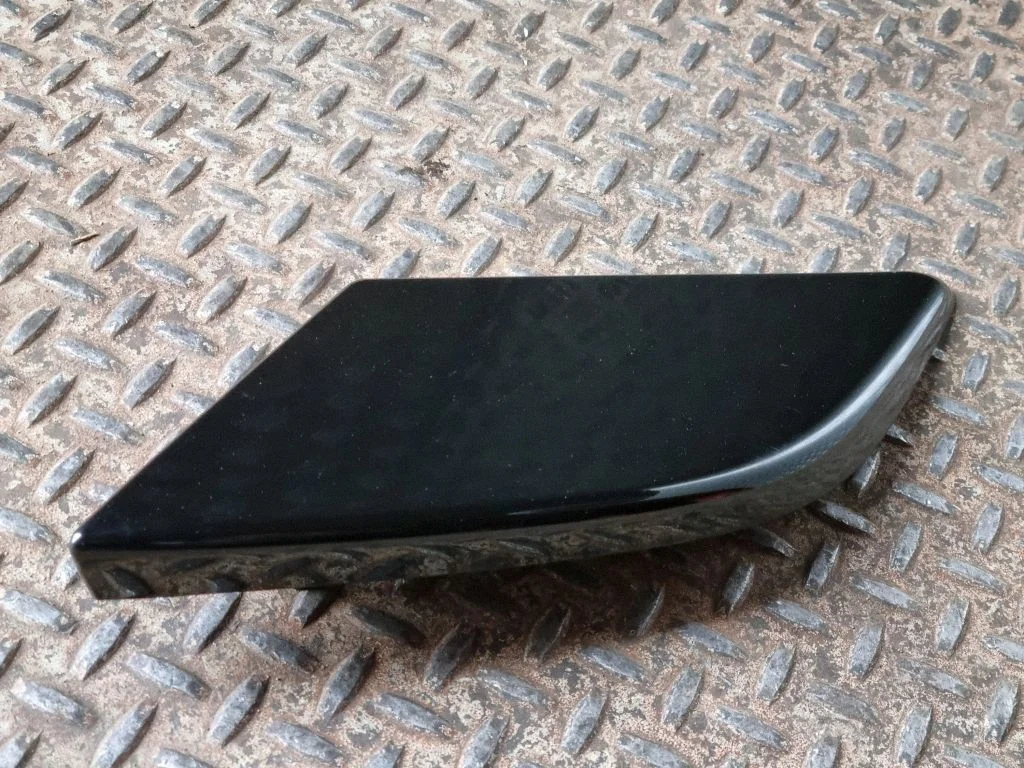 Tailgate/trunk spoiler 5NN78TRMAB