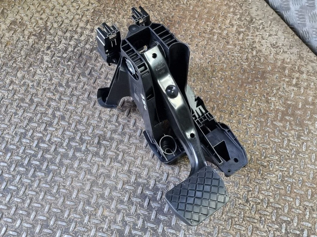 Brake pedal – Audi RS Q3 (2019-)
