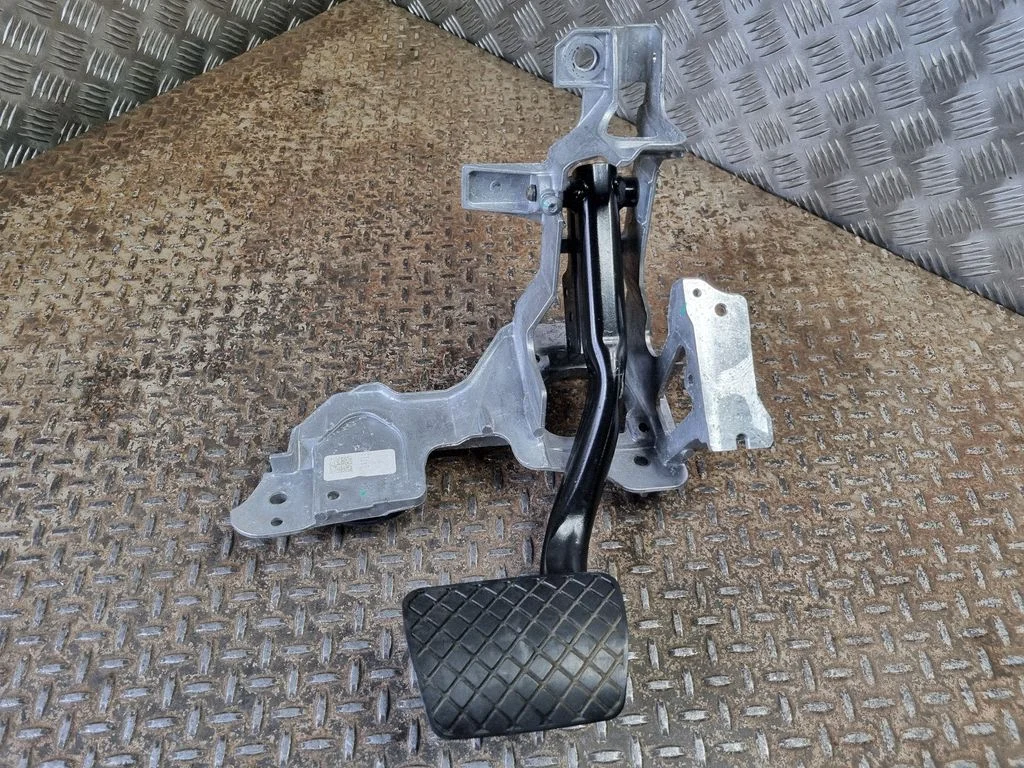 Brake pedal 80B723031