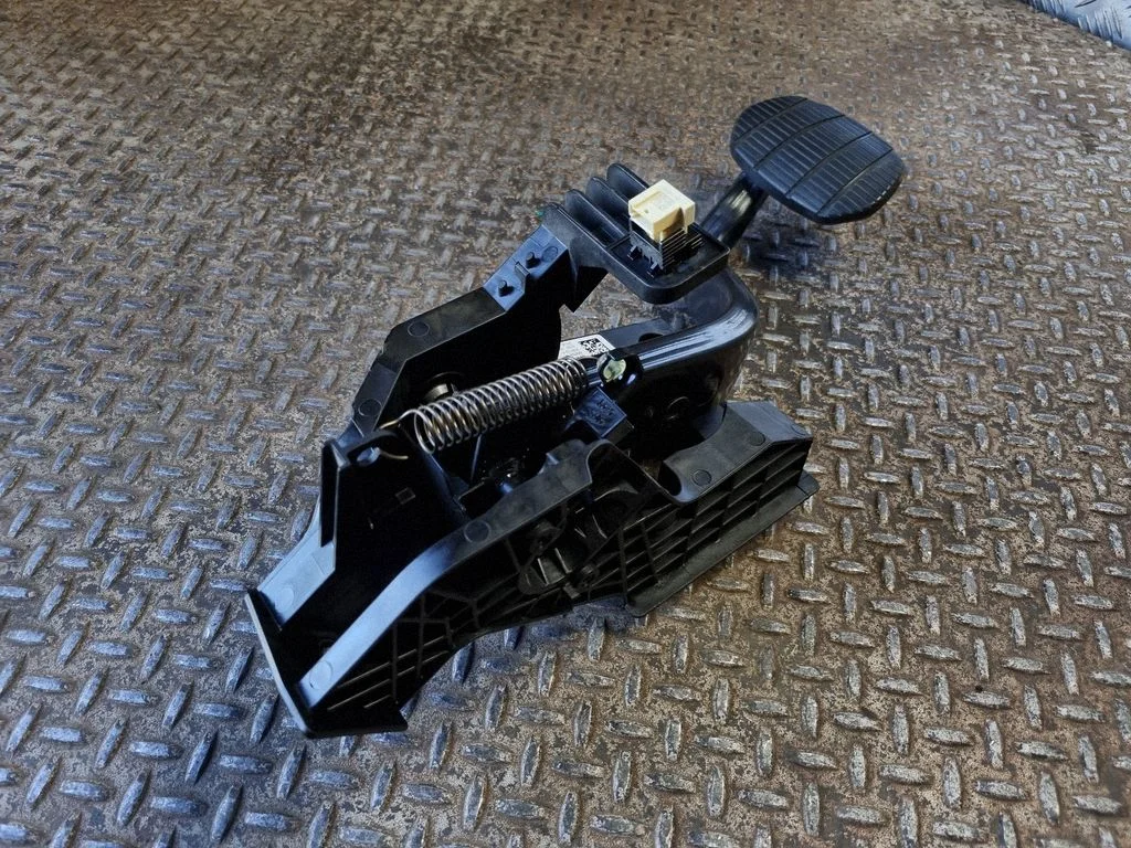 Brake pedal 6856596