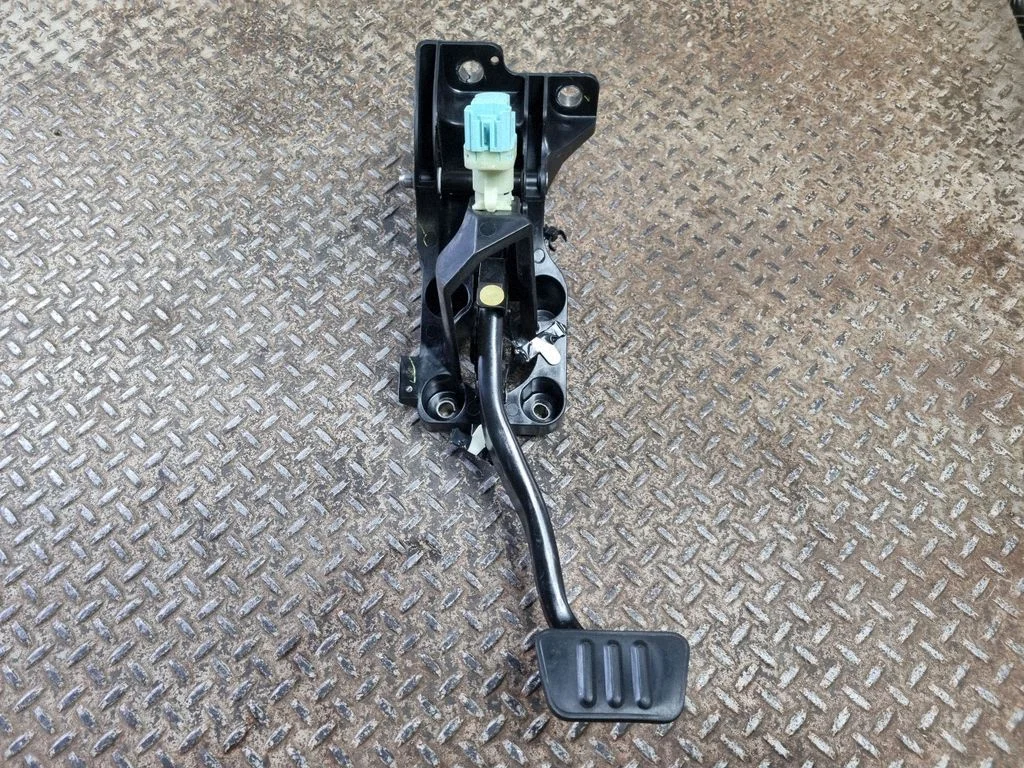 Brake pedal – Ford Mustang VI (2015-)