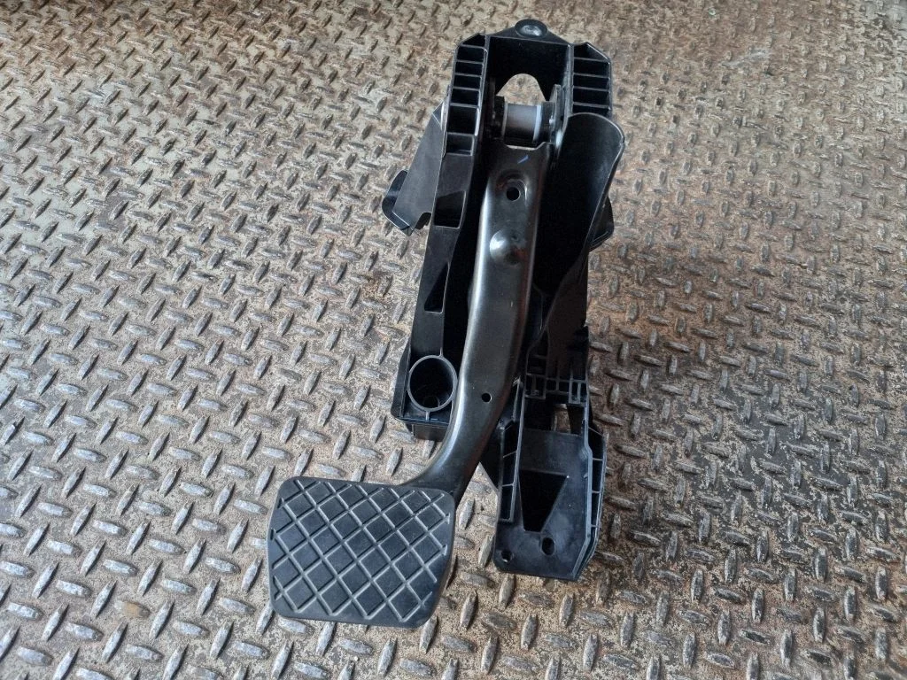 Brake pedal – Volkswagen Tiguan Allspace (2017-)