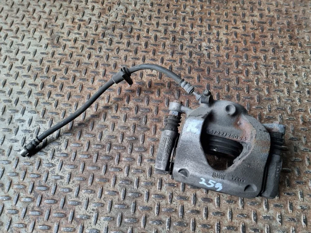 Front brake caliper – right
