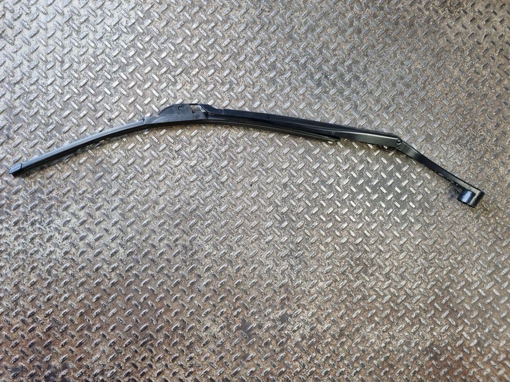 Windshield/front glass wiper blade – left