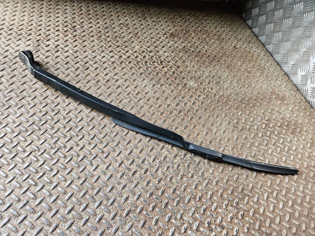 Windshield/front glass wiper blade – right