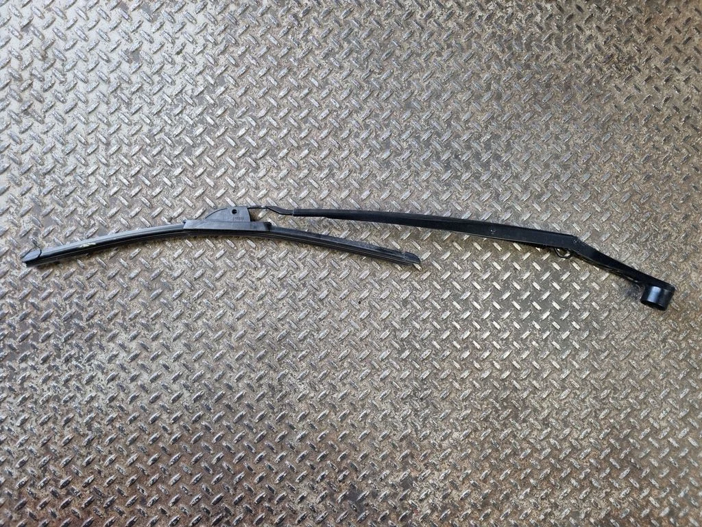 Windshield/front glass wiper blade – right