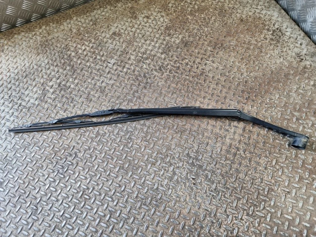 Windshield/front glass wiper blade – left