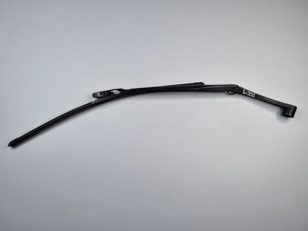 Windshield/front glass wiper blade – left