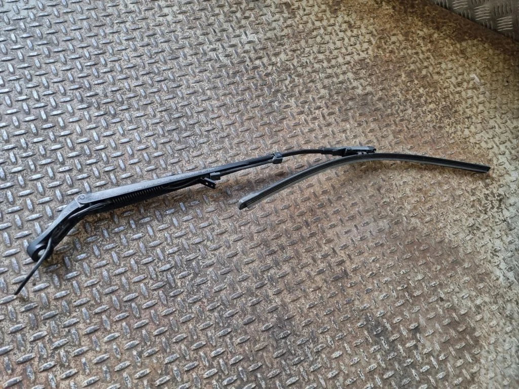 Windshield/front glass wiper blade 15916552