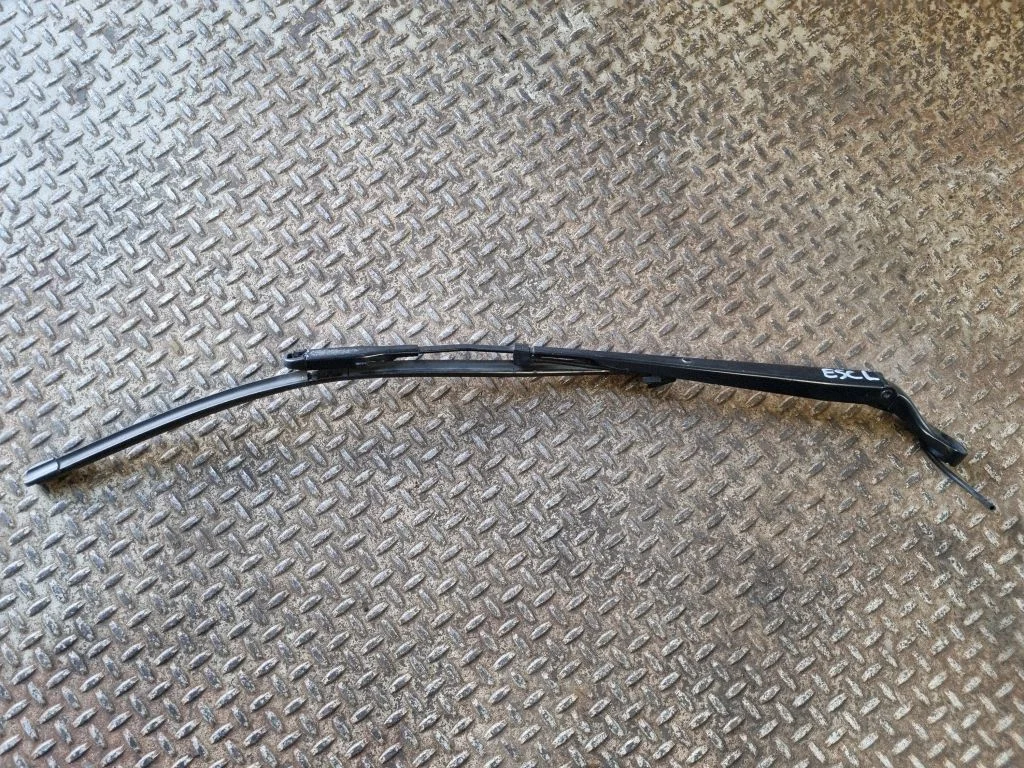 Windshield/front glass wiper blade 15916551