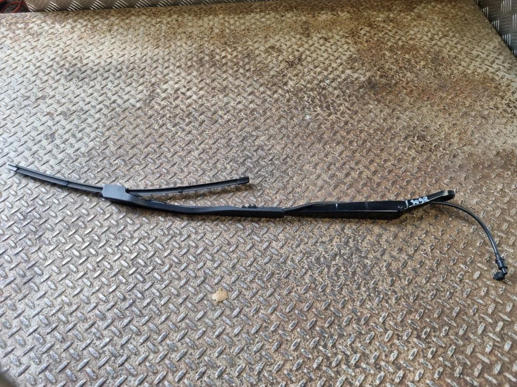 Windshield/front glass wiper blade 9448920