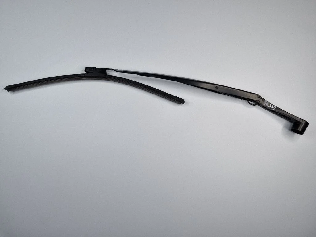 Windshield/front glass wiper blade – right