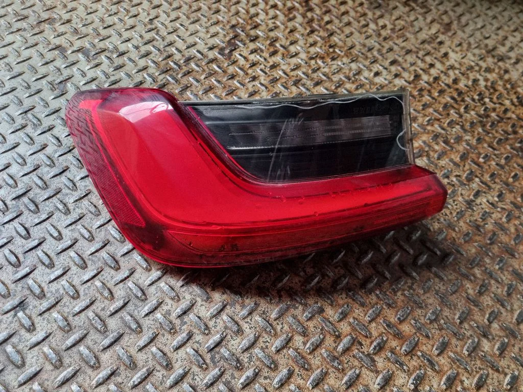 Lampa tylna w błotniku H3742044912