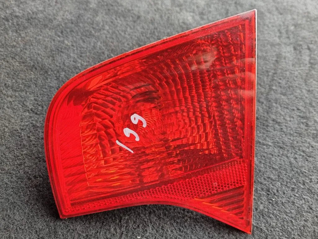 Aizmugurējais lukturis bagāžnieka vākā – Audi A4 S4 B7 8E 8H (2005-2008)