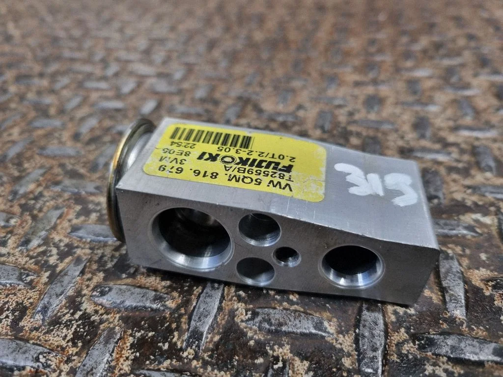Zawór rozprężny klimatyzacji 5QM816103A