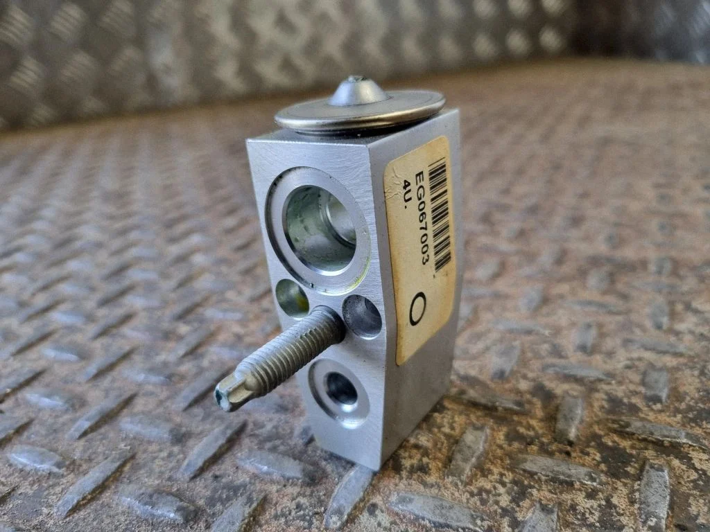 Air conditioning (A/C) expansion valve EG067003