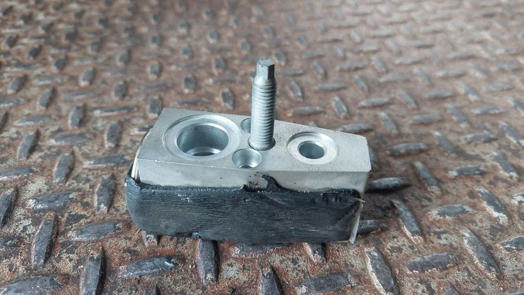 Air conditioning (A/C) expansion valve