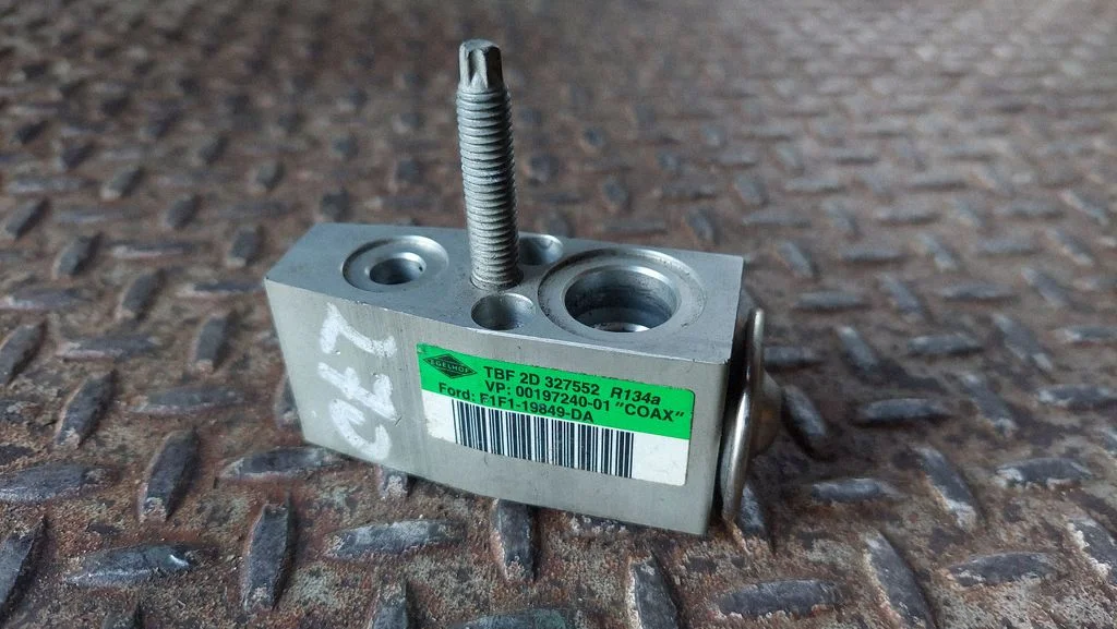Air conditioning (A/C) expansion valve F1F119849DA