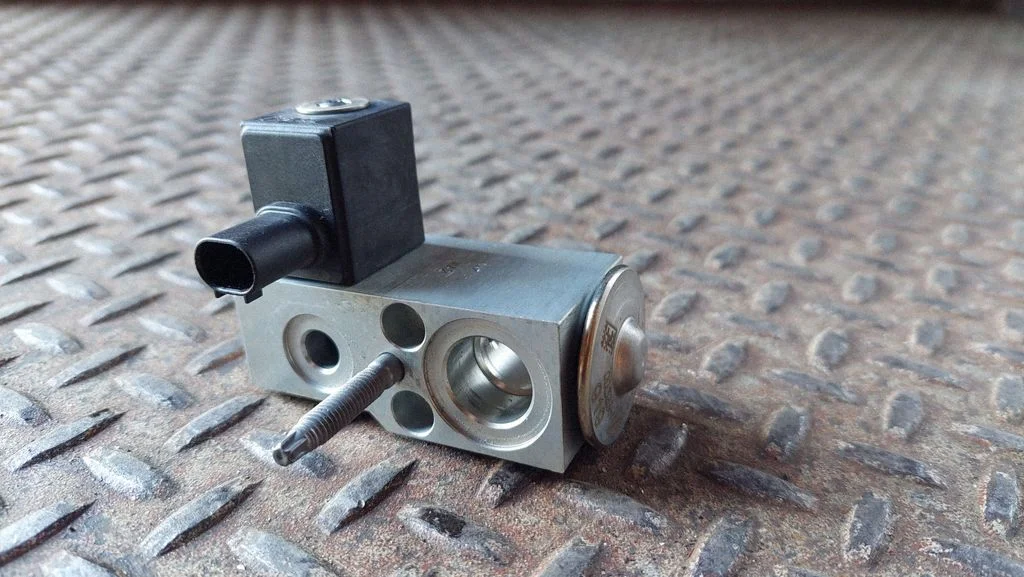 Air conditioning (A/C) expansion valve – BMW 5 Series G30 G31 G38 (2016-)