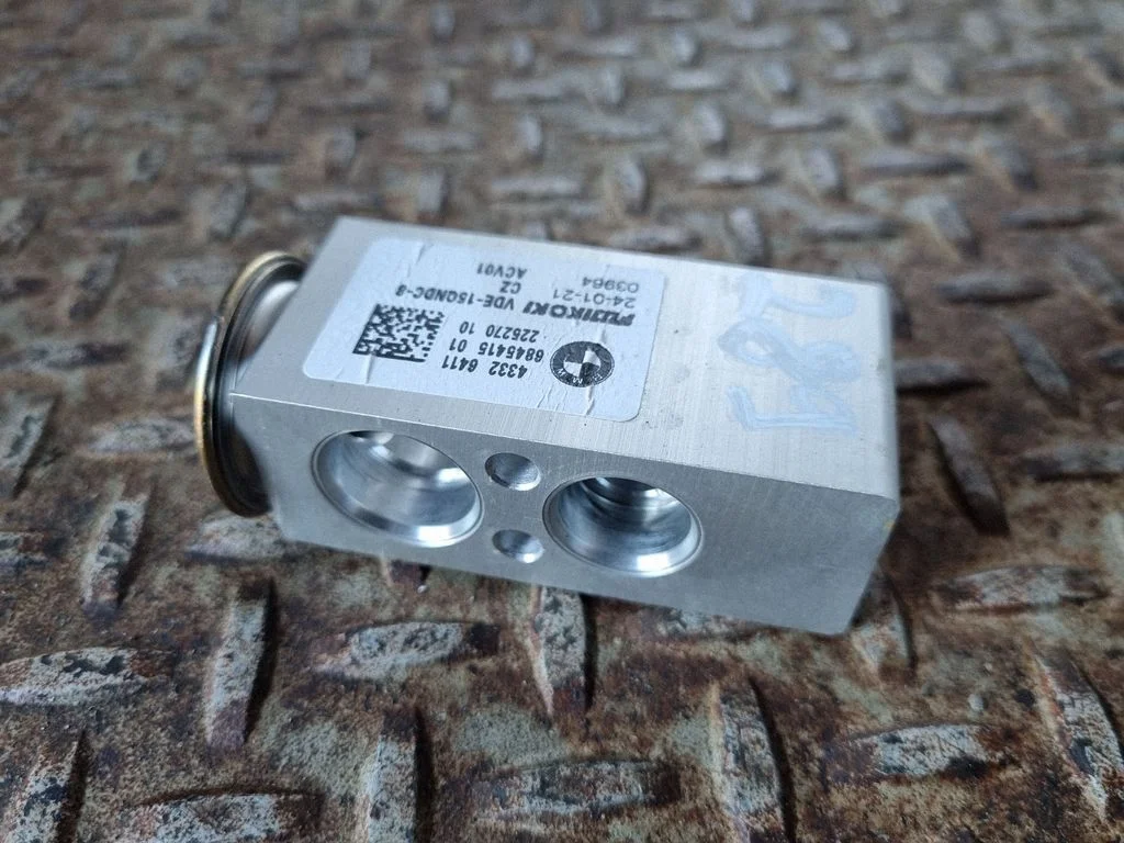 Air conditioning (A/C) expansion valve 6845415
