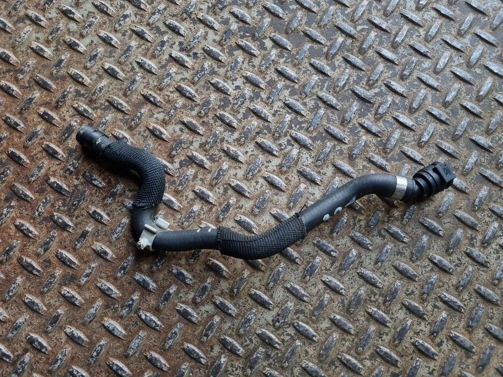 Engine coolant pipe/hose 8658484