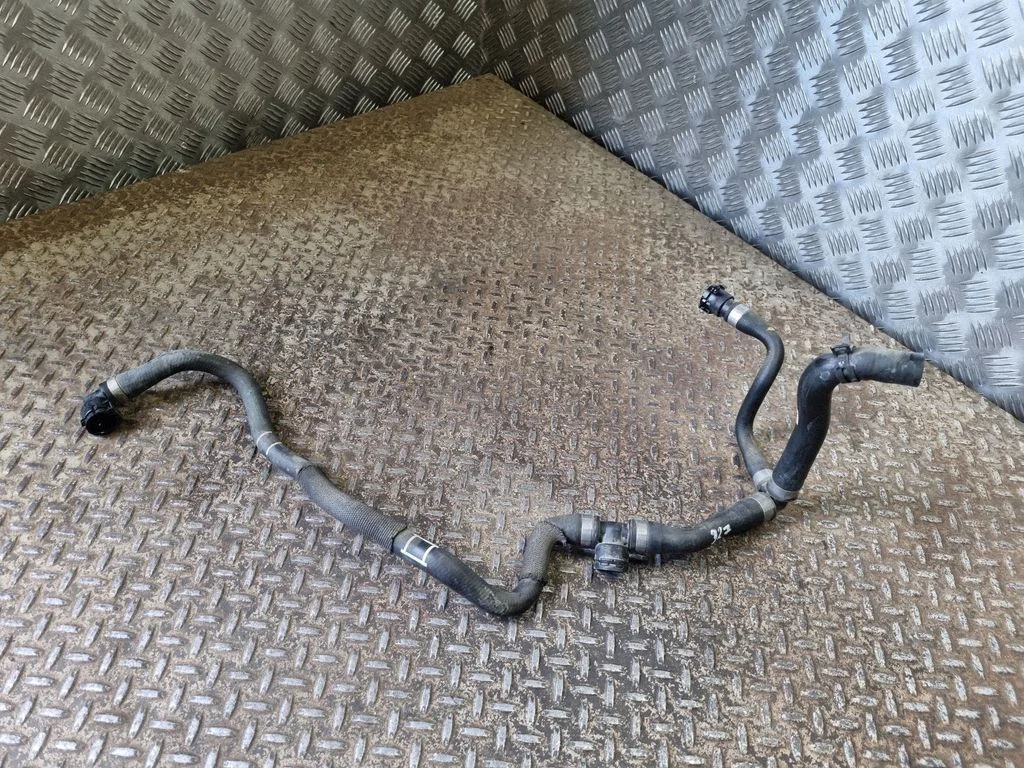Engine coolant pipe/hose 6832804