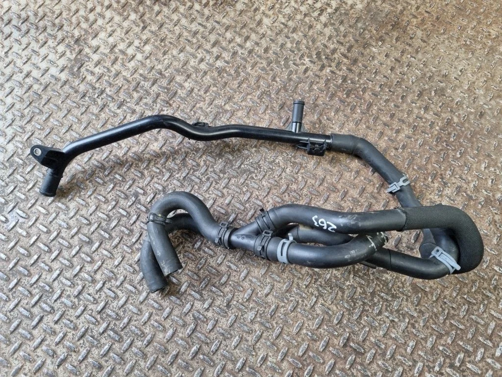 Engine coolant pipe/hose 04C121070B