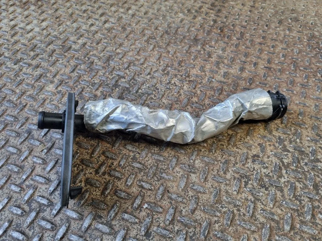 Engine coolant pipe/hose 80A122291E